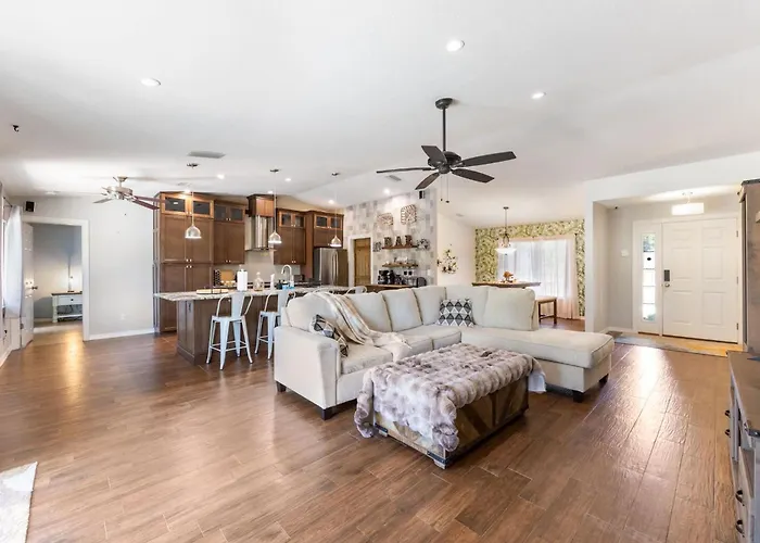 3Br Wesley Chapel Retreat With Private Pool - Pet-Friendly - Spacious Parking