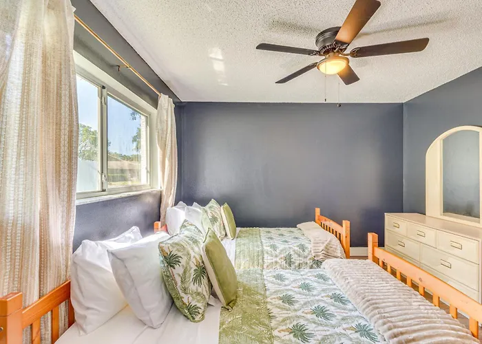 Private Pool & Lanai: Spring Hill Oasis