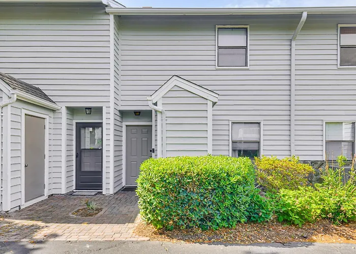 'Almond Grove Cottage' W/ Patio: Walk To Beach!