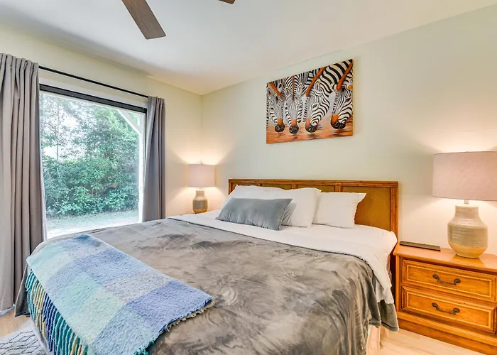 'Almond Grove Cottage' W/ Patio: Walk To Beach!