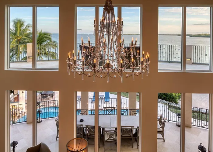 Lux Key Largo Oceanfront 5 Bedroom 4 Bathroom Pool