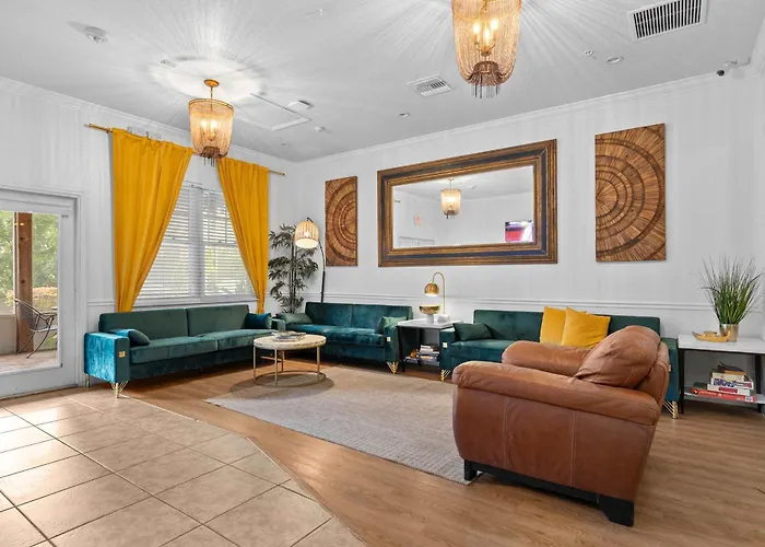 Banana Leaf Villa-Vintage Vibes Suites