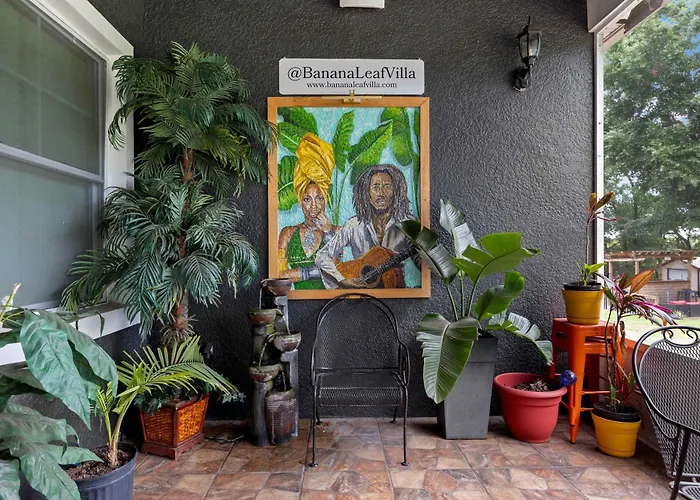 Banana Leaf Villa-Vintage Vibes Suites