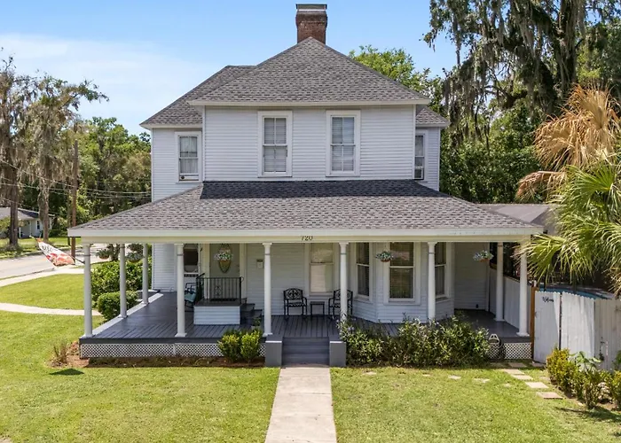 Martin House | Historic Suite With Pool Downtown