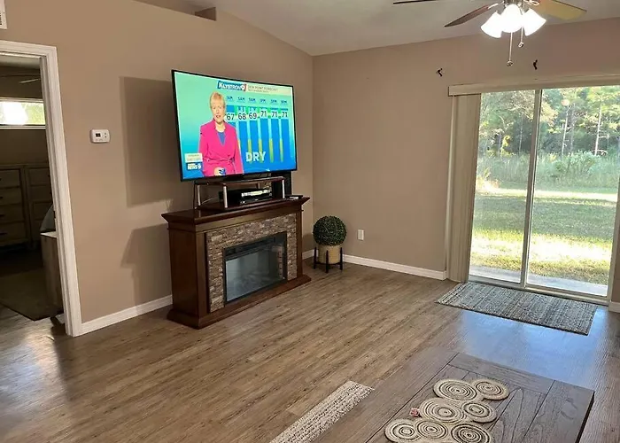 Quiet Snowbird Retreat Comfy Affordable