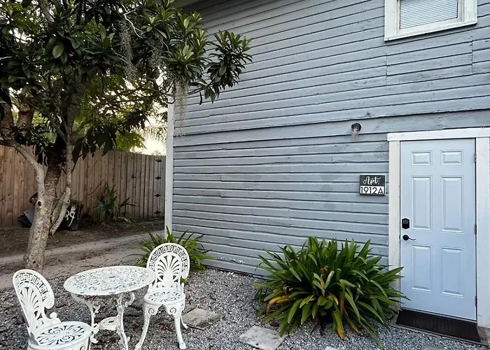 Sanford Hideaway Near Historic Downtown