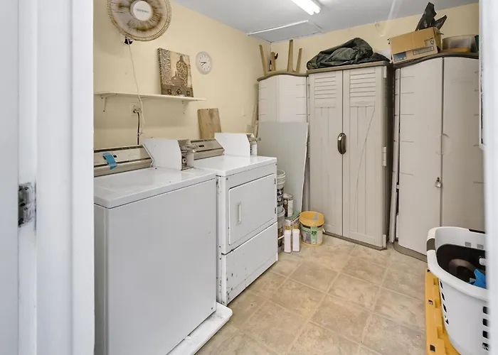 Beautiful Sunsets - Updated Condo - Steps To Beach - King Suite