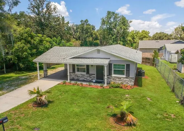 Comfortable Home In Dade City!