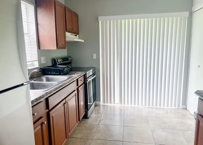 Cozy 2 Bedroom Home, Dade City!