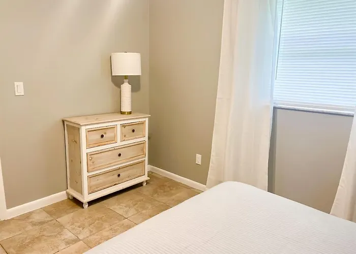 Cozy 2 Bedroom Home, Dade City!