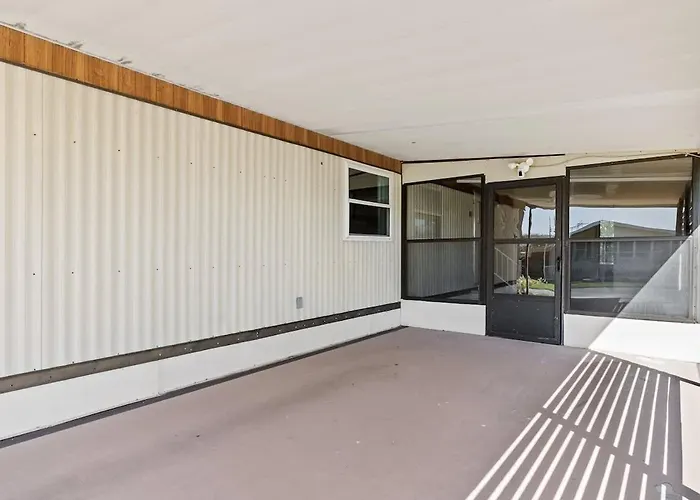 3 Bedroom, Comfy Home Dade City, Gated Community