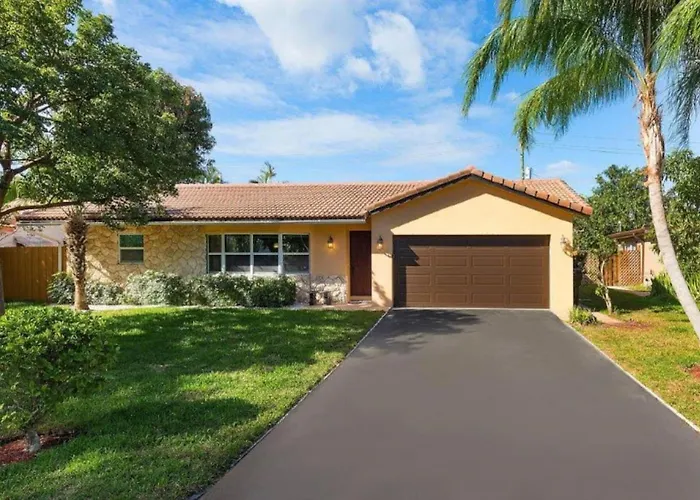 Beautiful Villa 4 Bd 3 Ba With Heated Private Pool, Close To Beach