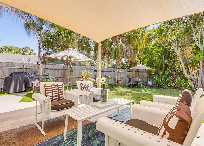 Pet-Friendly Home ~ 6 Mi To Jensen Beach Park!