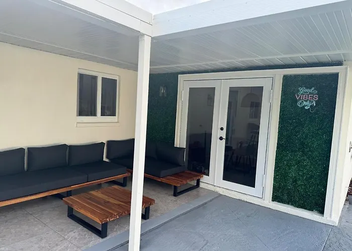 Pool House In Englewood