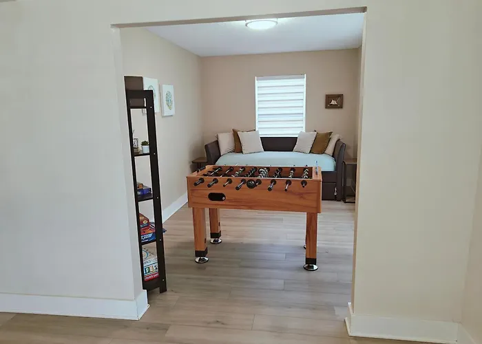 Spacious Upadated 2 King Beds Pets Welcome With Large Private And Fenced Yard Minutes To Beaches