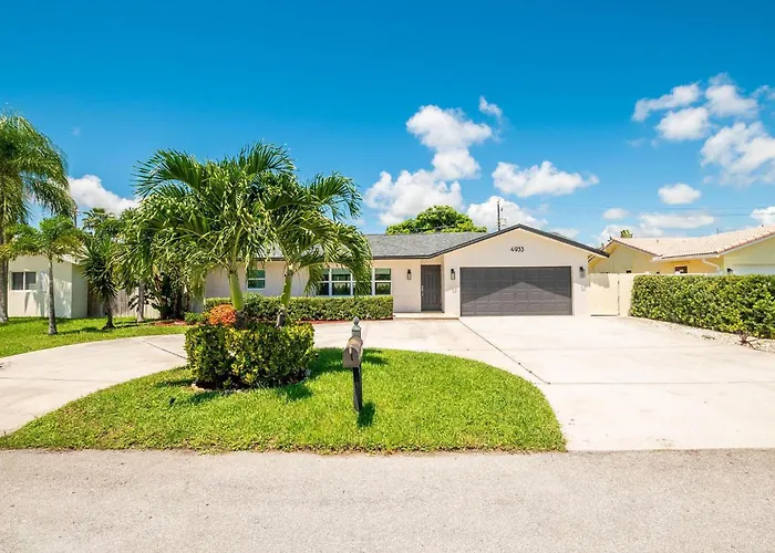 4 Bd 3Ba Heated Pool Close To Beach
