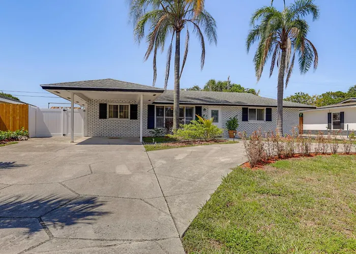 3 Mi To Dtwn: Pet-Friendly Palm Beach Gardens Home
