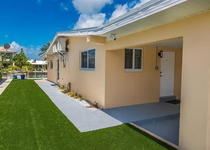 Keys Dream - Luxury Waterfront Home, Beach Club W Pool, 37' Dock