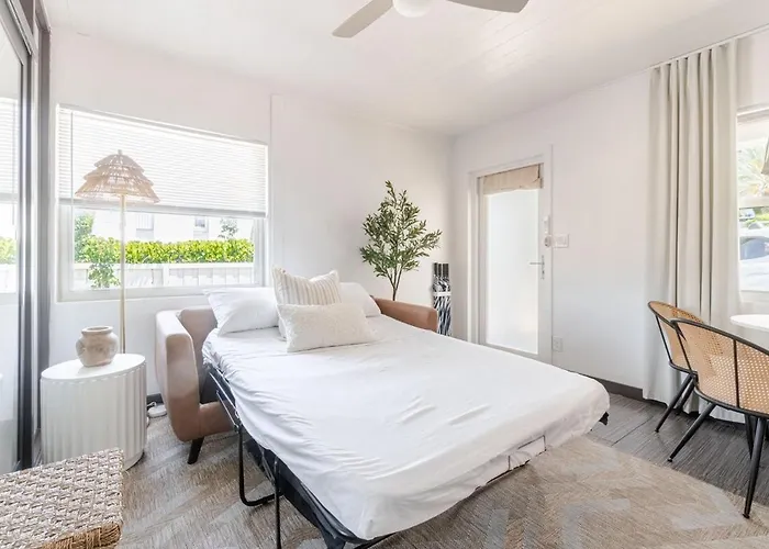 Bliss Stylish Apartment With Pool, By Beach