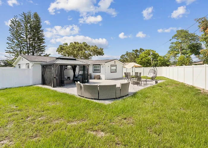 3Bd 2Ba House With Parking Laundry And Large Patio