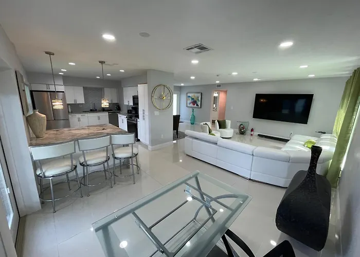 Spacious 4Br Home 5 Min From Hard Rock Stadium