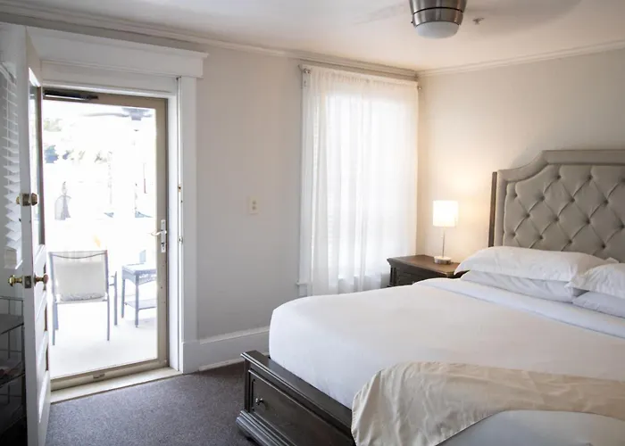 Inn On Charlotte Boutique Hotel