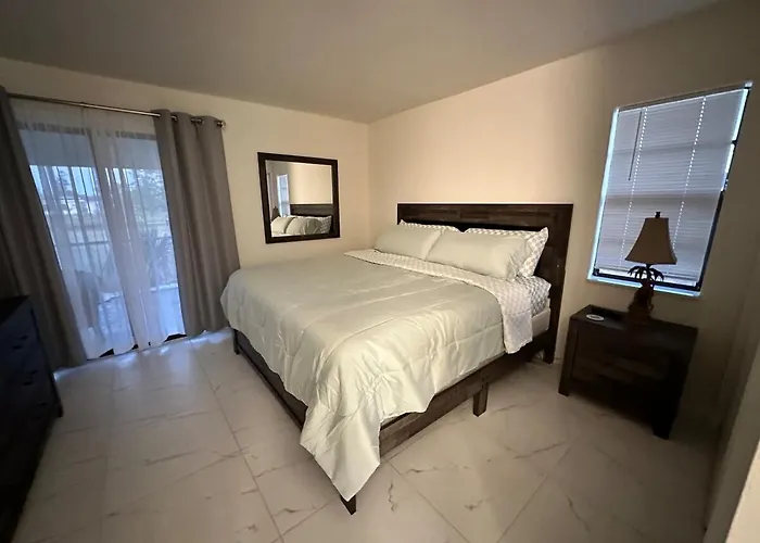 Canalfront Near Beaches Private Home Remodeled