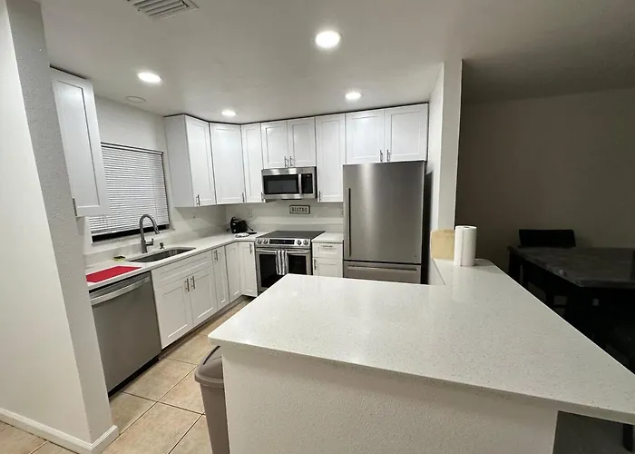 Canalfront Near Beaches Private Home Remodeled