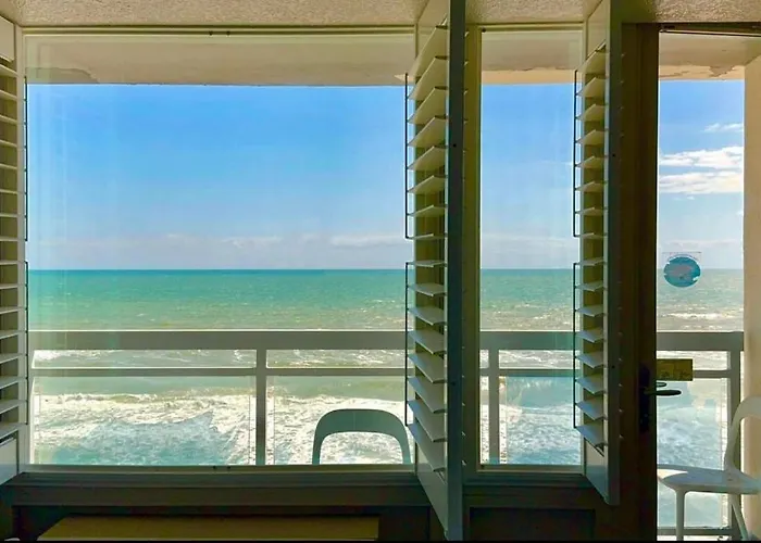 Georgian Inn Beach Club