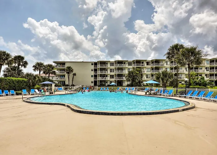 St Augustine Beach Condo W/ Patio & Pool Access!
