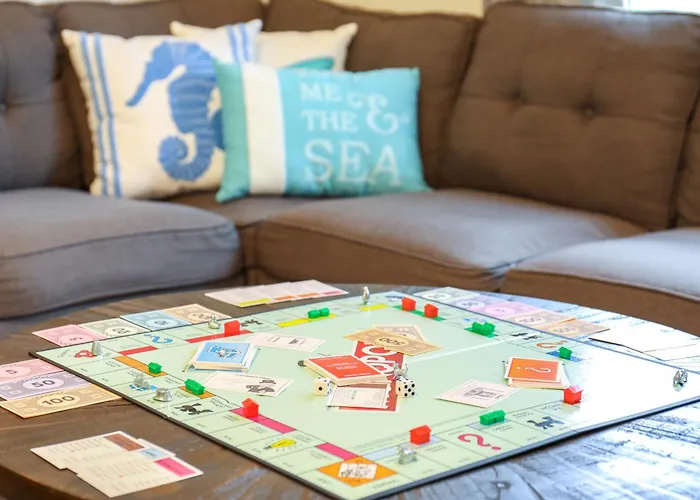 Salty Tide Getaway - Nightlife, Pool, Play, Beach