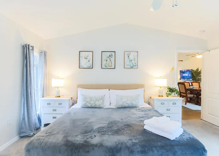 Salty Tide Getaway - Nightlife, Pool, Play, Beach