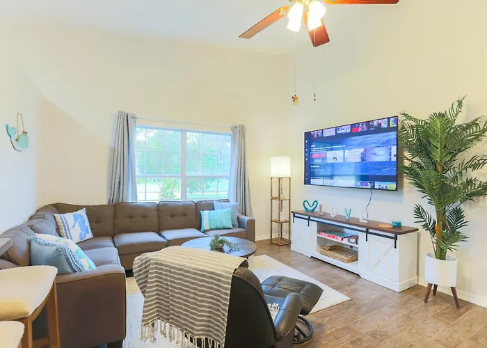 Salty Tide Getaway - Nightlife, Pool, Play, Beach
