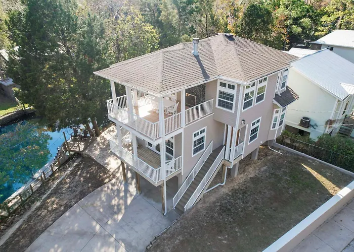 Decks, Docks & Kayaks: Waterfront Homosassa Gem