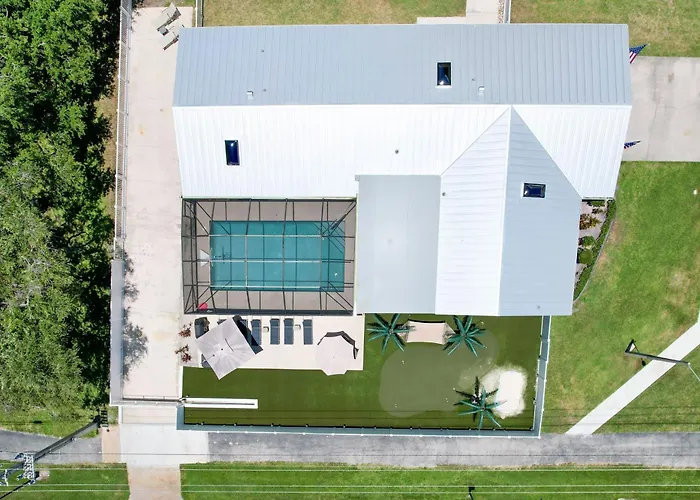 Luxe Jupiter Home W/ Pool House, Near Golf & Beach