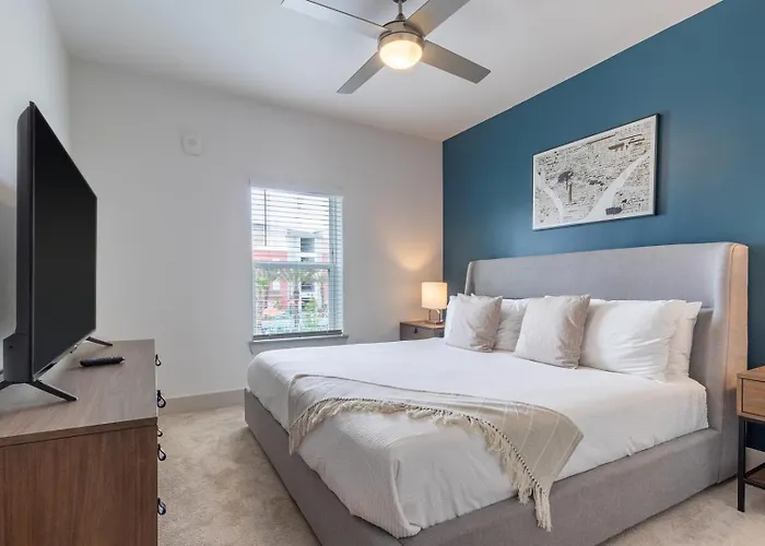 Landing Modern 1Bd Pool Yoga Studio