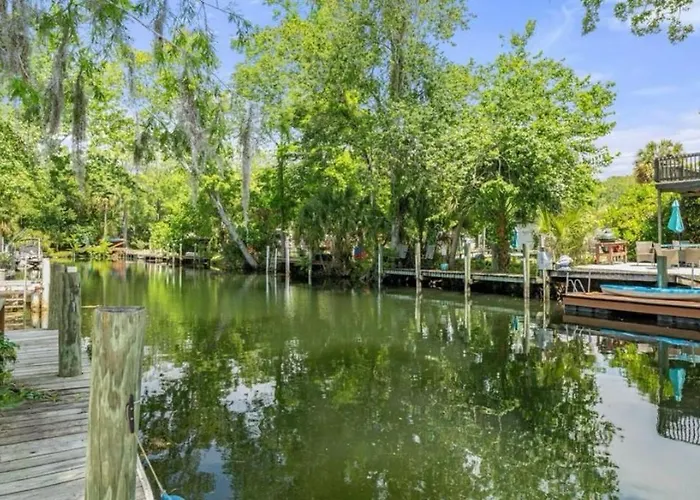 The White House At Weeki Wachee
