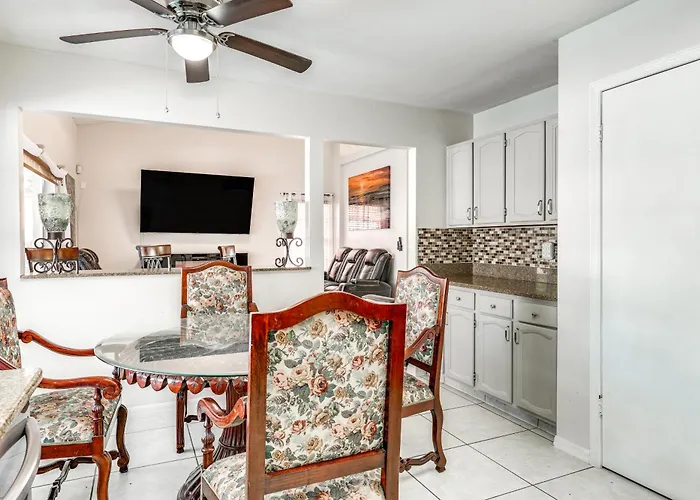 3 Mi To Marina: Riverview Family Home W/ Lanai!