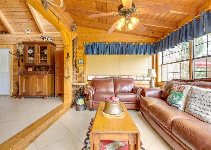 Steps To Lake Okeechobee: Cabin W/ Pool Access!