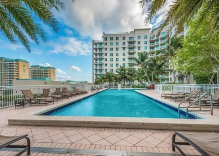 Luxury Near The Beach! Beach Pass Included!