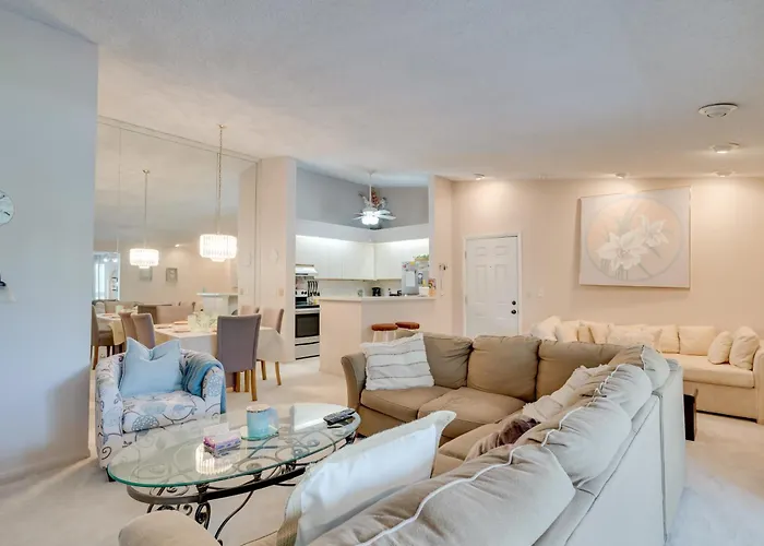 Pool & Ocean Access: Palm Beach Gardens Condo