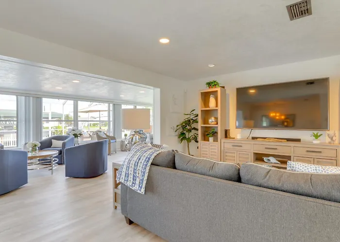 Canal-Front Haven: Pool, Dock & Lanai In Palmetto