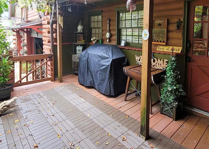 < 4 Mi To Boat Ramp & Mickler Beach: Unique Cabin