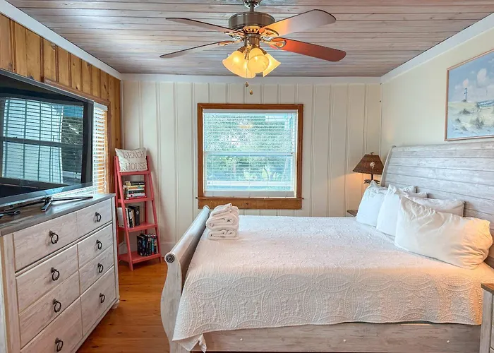 Pet Friendly Sleeps 9 Golf Cart Hot Tub - Weekly Discounts