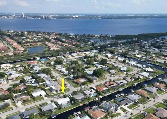 Renovated Modern Home With Big Pool & Ocean Access