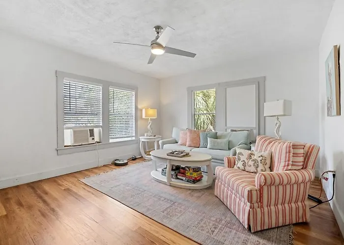 The Tarpon Flat Bright 1Br Downtown Retreat