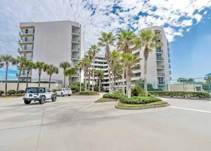 Serene 2Br Oceanfront Condo With Balcony, Florida