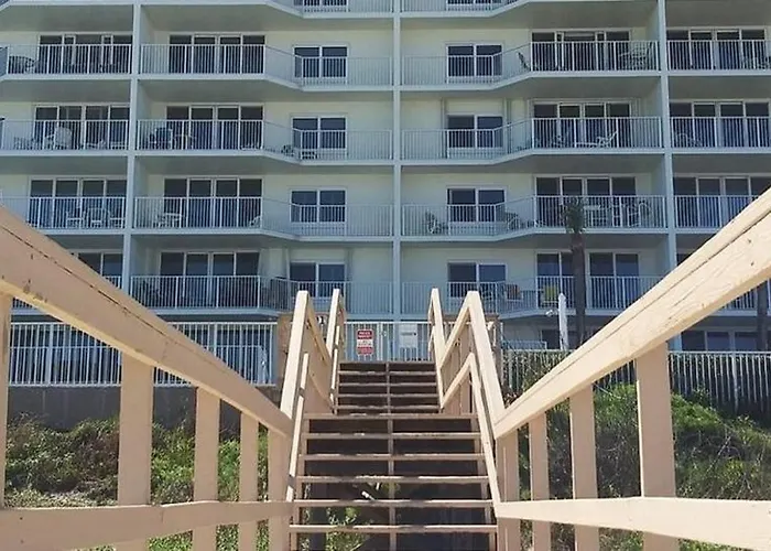 Serene 2Br Oceanfront Condo With Balcony, Florida