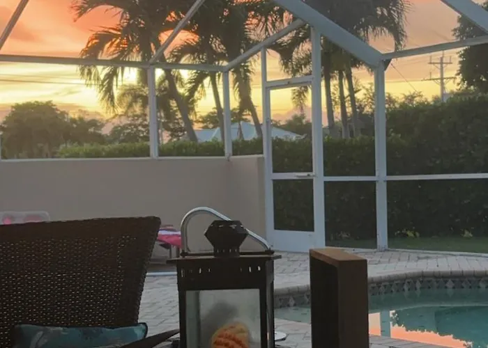 Marco Island Retreat- Close To Beach !