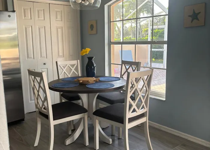 Marco Island Retreat- Close To Beach !